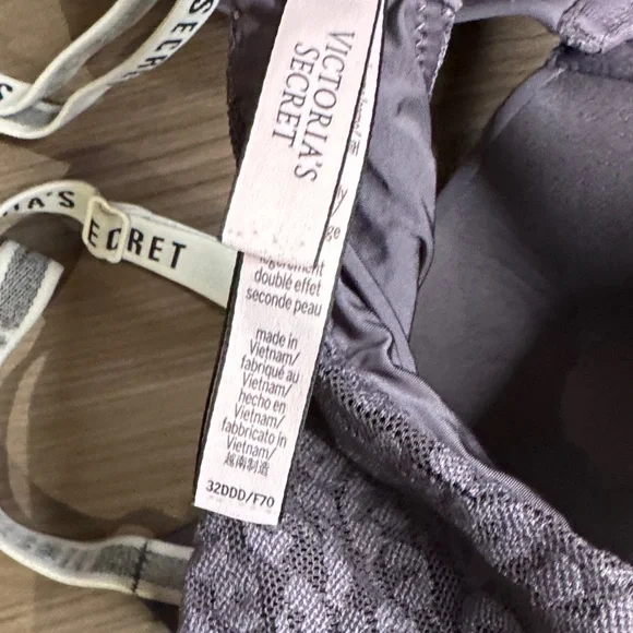 Victoria's Secret Lavender Bra with Logo Straps - Picture 2 of 7